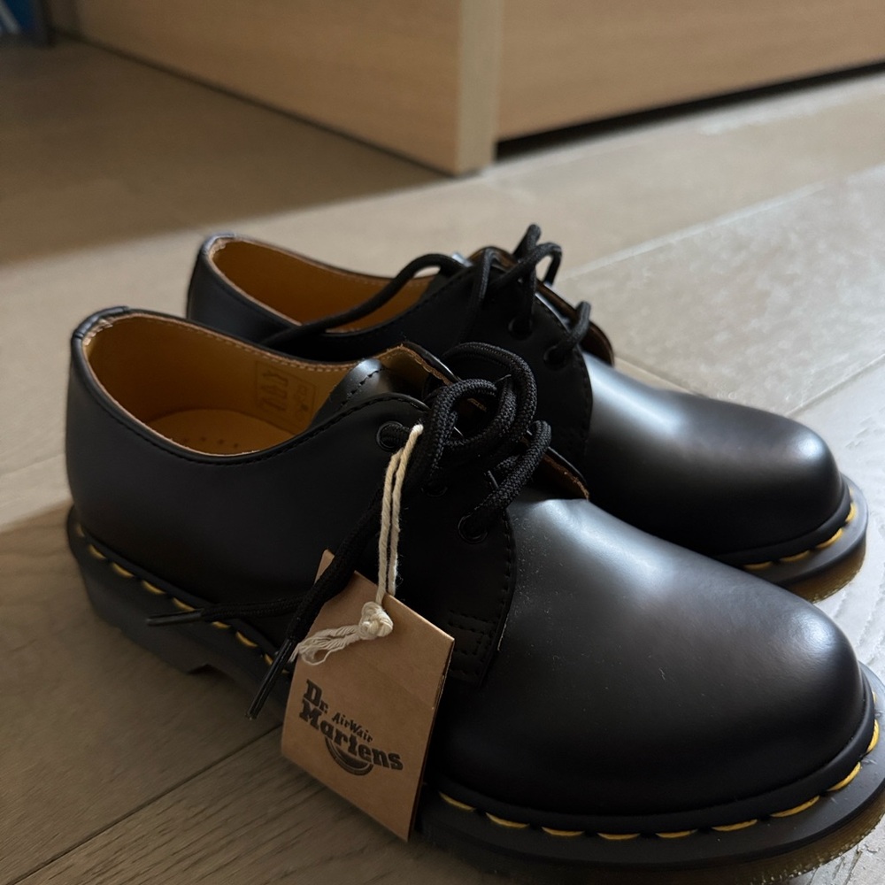 Dr. Martens Women’s Black Leather Oxford (Size 7)